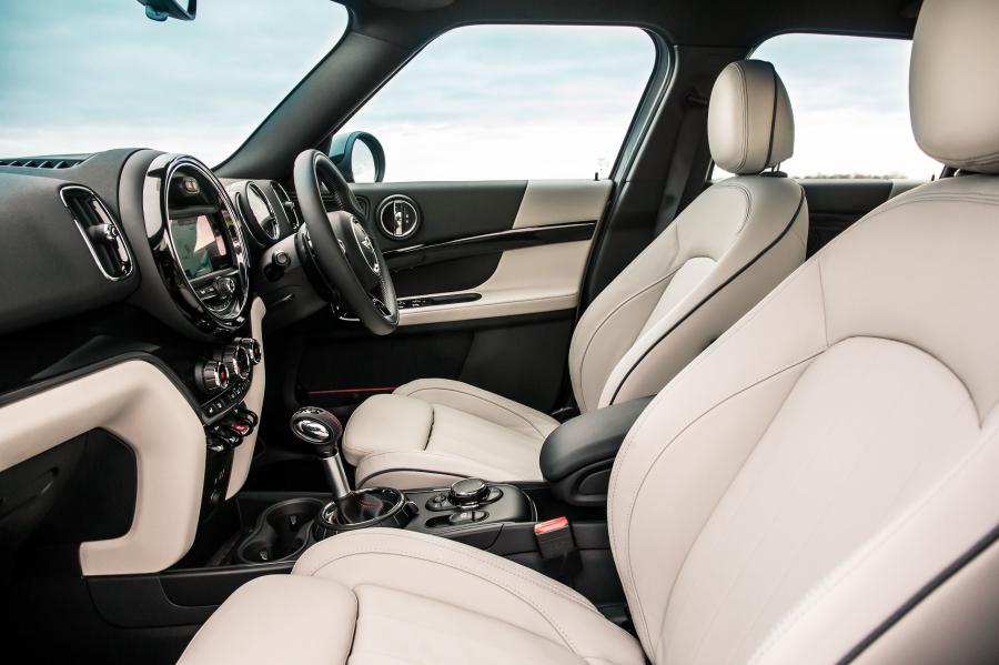 Интерьер Mini Cooper S Countryman ALL4 2017 года  (UK) (фото 37 из 37)